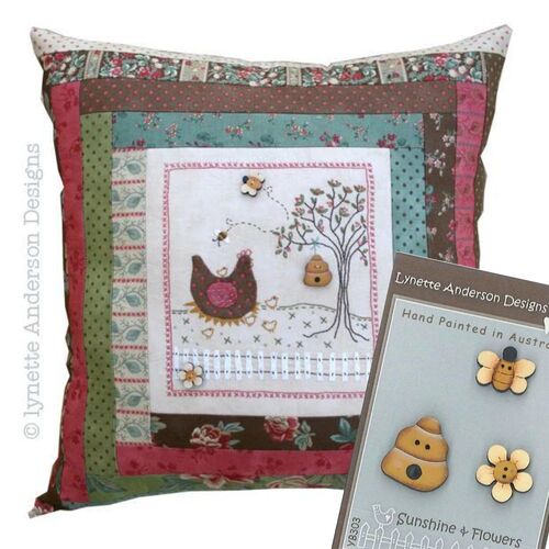 Norah's Hens Cushion Pattern & 3 Wooden Buttons